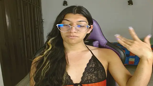 engielphoenis14 online show from 10-21-25, 09:25