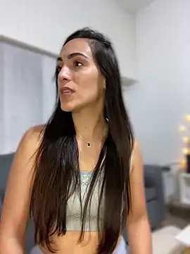 Snapshot of alessandra-a chatting on 01-18-25, 11:33 alessandra-a online show from 01-18-25, 11:33