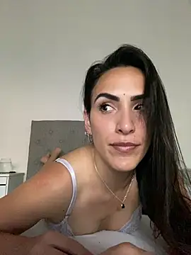 Snapshot of alessandra-a chatting on 02-27-25, 08:42 alessandra-a online show from 02-27-25, 08:42