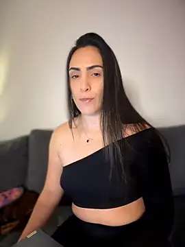 Snapshot of alessandra-a chatting on 05-25-26, 03:50 alessandra-a online show from 05-25-26, 03:50