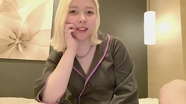 NANAchan R online show from 02-20-25, 12:15