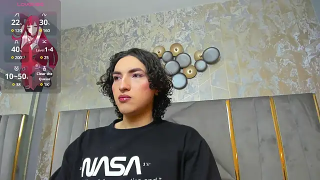 Snapshot of TomLondon_ chatting on 02-25-25, 11:32 TomLondon online show from 02-25-25, 11:32