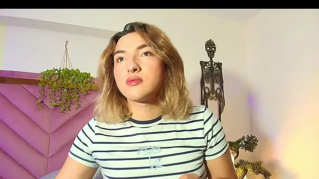 TomLondon  online show from 10-26-25, 01:44