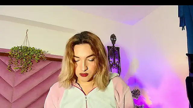 Snapshot of TomLondon_ chatting on 10-14-25, 11:22 TomLondon online show from 10-14-25, 11:22