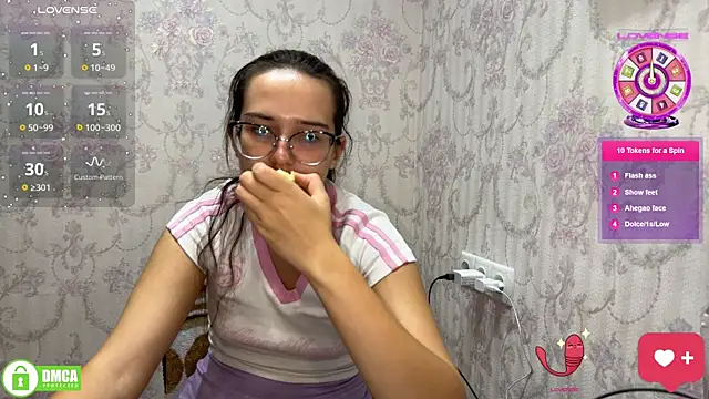 Snapshot of the_princese chatting on 10-14-25, 03:01 the princese online show from 10-14-25, 03:01