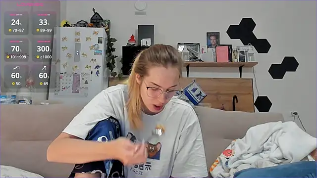 Girl alone home online show from 12-20-25, 03:09