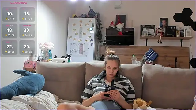 Girl alone home online show from 01-14-26, 04:10