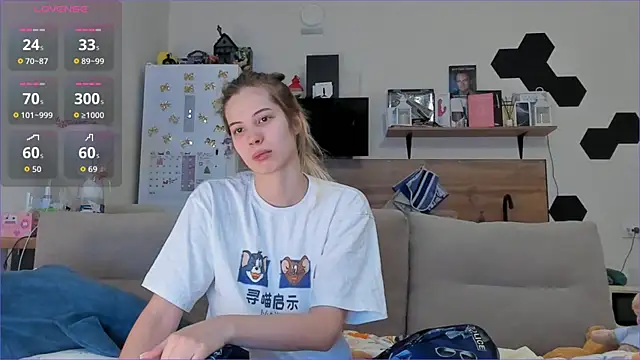 Girl alone home online show from 12-19-25, 03:03