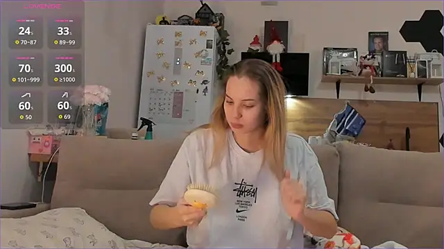 Girl alone home online show from 01-13-26, 03:54