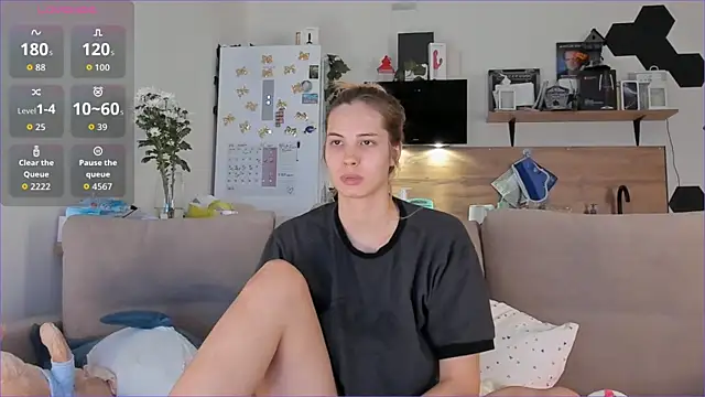 Girl alone home online show from 10-18-25, 04:03