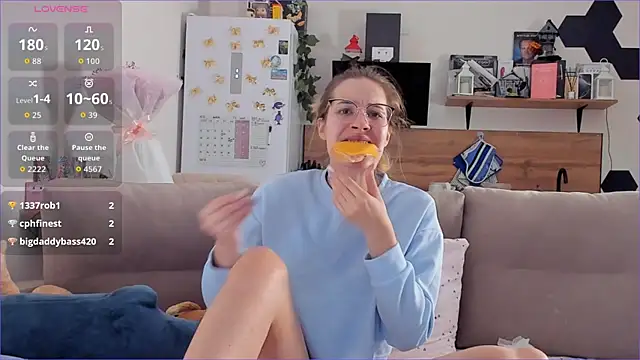 Girl alone home online show from 12-05-25, 04:55