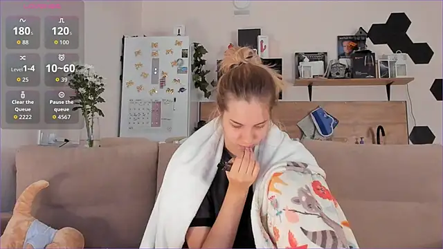 Girl alone home online show from 10-17-25, 03:54