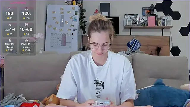 Girl alone home online show from 12-01-25, 03:18