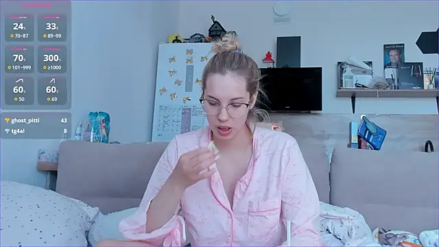 Snapshot of Girl_alone_home chatting on 05-10-26, 04:16 Girl alone home online show from 05-10-26, 04:16