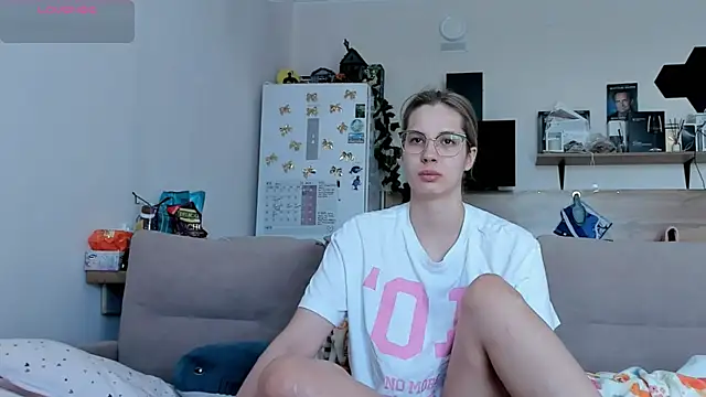 Snapshot of Girl_alone_home chatting on 05-22-26, 03:48 Girl alone home online show from 05-22-26, 03:48