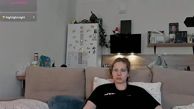 Snapshot of Girl_alone_home chatting on 06-05-26, 04:06 Girl alone home online show from 06-05-26, 04:06