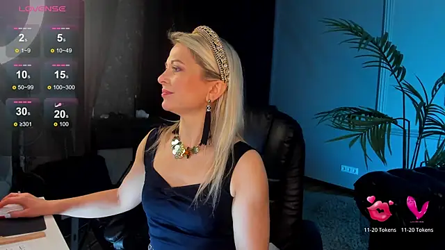 Snapshot of Gloria_Lovely chatting on 02-27-25, 02:43 Gloria Lovely online show from 02-27-25, 02:43