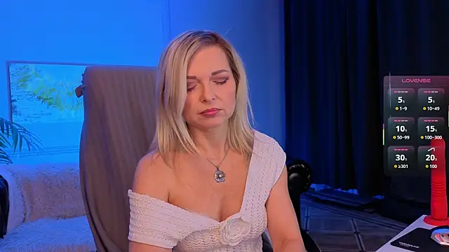 Gloria Lovely online show from 07-16-26, 11:40