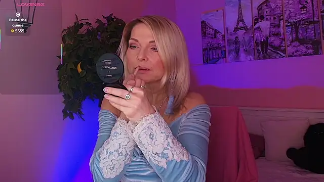 Gloria Lovely online show from 03-24-26, 10:59