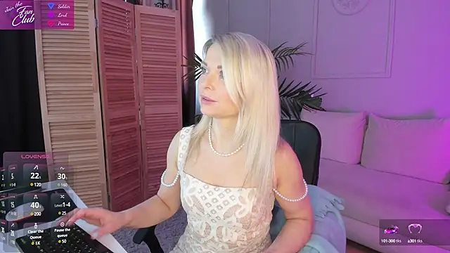 Snapshot of Gloria_Lovely chatting on 02-21-25, 10:50 Gloria Lovely online show from 02-21-25, 10:50