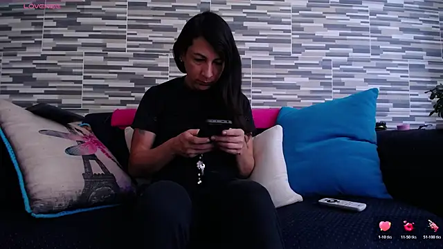 Snapshot of VioletaGomezCo chatting on 05-22-26, 01:09 VioletaGomezCo online show from 05-22-26, 01:09