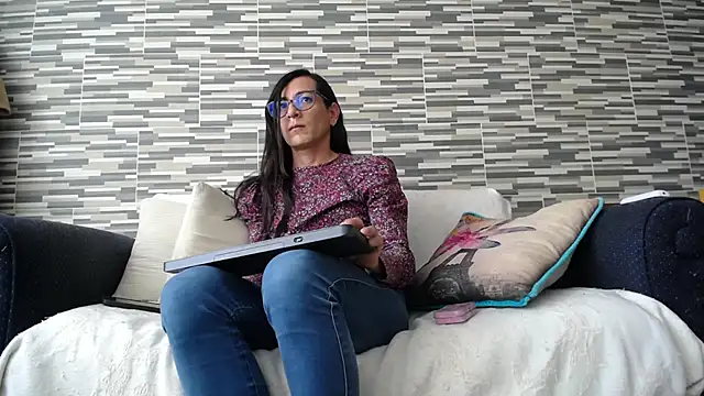 VioletaGomezCo online show from 11-18-25, 08:56