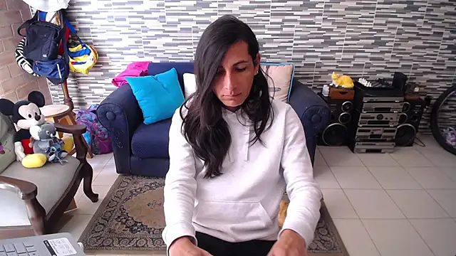 Snapshot of VioletaGomezCo chatting on 04-25-26, 05:54 VioletaGomezCo online show from 04-25-26, 05:54