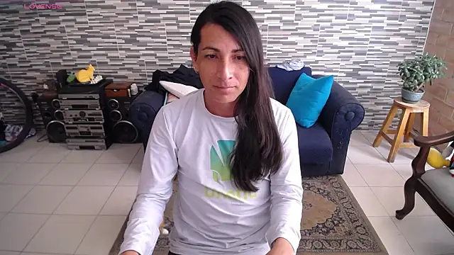 Snapshot of VioletaGomezCo chatting on 05-13-26, 04:36 VioletaGomezCo online show from 05-13-26, 04:36