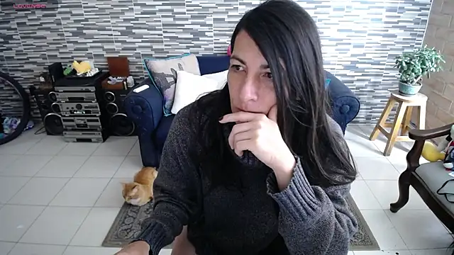 Snapshot of VioletaGomezCo chatting on 05-15-26, 01:20 VioletaGomezCo online show from 05-15-26, 01:20