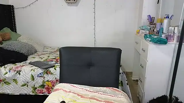 charlotte 077 online show from 11-07-25, 03:22