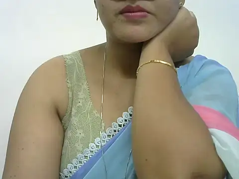 Snapshot of rashmika_reddy chatting on 06-03-26, 06:25 rashmika reddy online show from 06-03-26, 06:25