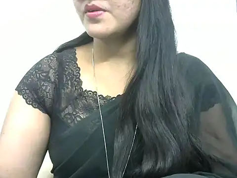 Snapshot of rashmika_reddy chatting on 05-01-26, 05:18 rashmika reddy online show from 05-01-26, 05:18