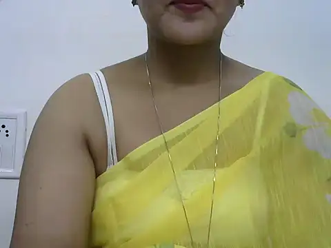Snapshot of rashmika_reddy chatting on 04-30-26, 12:23 rashmika reddy online show from 04-30-26, 12:23