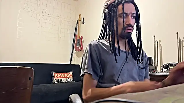 Snapshot of hotcamboy420 chatting on 10-23-25, 04:33 hotcamboy420 online show from 10-23-25, 04:33