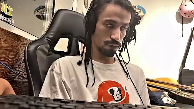 Snapshot of hotcamboy420 chatting on 02-05-25, 03:45 hotcamboy420 online show from 02-05-25, 03:45