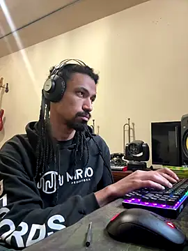 Snapshot of hotcamboy420 chatting on 11-02-25, 08:36 hotcamboy420 online show from 11-02-25, 08:36