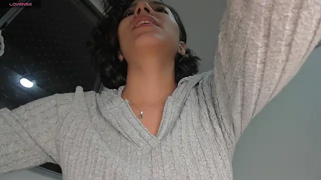 Snapshot of laura-hills18 chatting on 10-01-25, 12:16 laura-hills18 online show from 10-01-25, 12:16