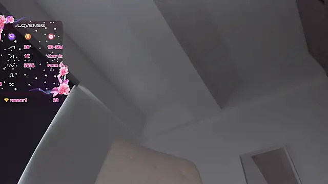 laura-hills18 online show from 05-25-26, 06:17