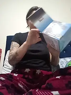 karlamorris  online show from 10-23-25, 01:37