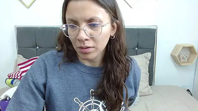 Snapshot of karlamorris_ chatting on 02-18-25, 01:33 karlamorris online show from 02-18-25, 01:33