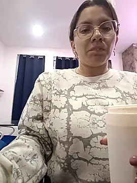Snapshot of karlamorris_ chatting on 09-16-25, 01:34 karlamorris online show from 09-16-25, 01:34