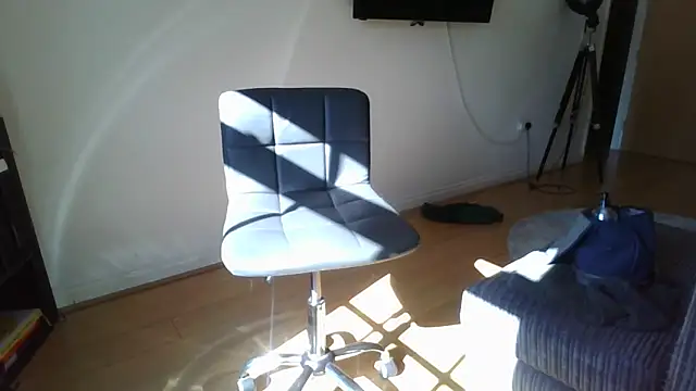 Snapshot of Nizzlivecam chatting on 04-23-26, 03:13 Nizzlivecam online show from 04-23-26, 03:13