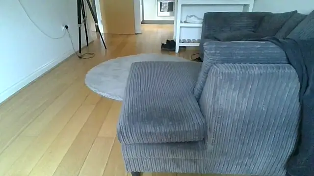 Snapshot of Nizzlivecam chatting on 05-19-26, 04:36 Nizzlivecam online show from 05-19-26, 04:36