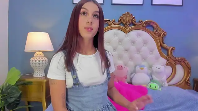 Snapshot of AlanaJones1 chatting on 10-11-25, 04:13 AlanaJones1 online show from 10-11-25, 04:13