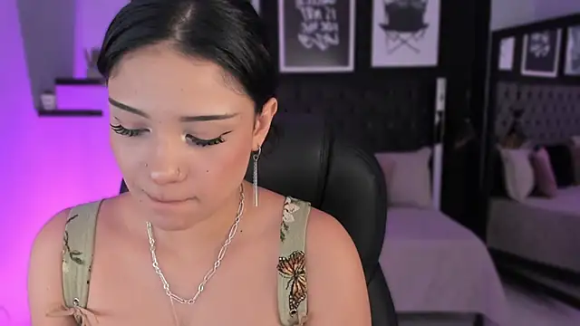 Snapshot of renee_shelby_ chatting on 02-19-26, 08:17 renee shelby online show from 02-19-26, 08:17