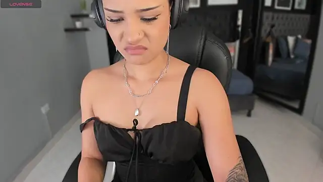 Snapshot of renee_shelby_ chatting on 02-09-26, 08:29 renee shelby online show from 02-09-26, 08:29