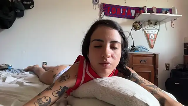 Snapshot of sw333tVicky chatting on 06-14-26, 02:51 sw333tVicky online show from 06-14-26, 02:51