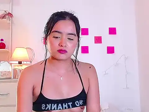 Snapshot of naissha- chatting on 02-19-25, 02:44 naissha- online show from 02-19-25, 02:44