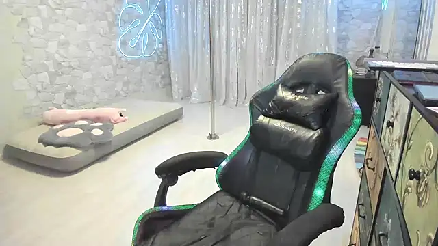 JessicaFamee online show from 04-01-26, 11:34