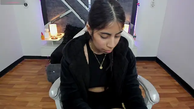 Snapshot of lunitaa18 chatting on 02-27-25, 01:41 lunitaa18 online show from 02-27-25, 01:41